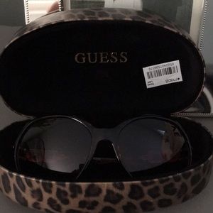 GUESS SUNGLASSES